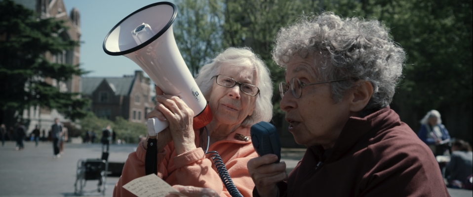 Two Raging Grannies, dir. Håvard Bustnes