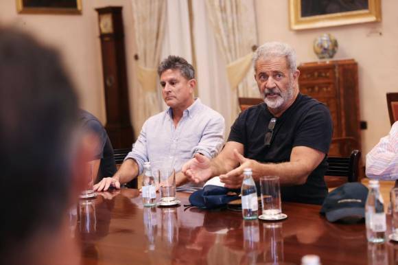 Mel Gibson meeting with Prime Minister Robert Abela and film commissioner Johann Grech