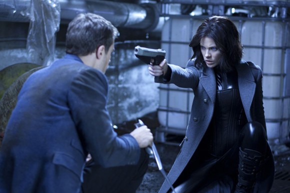 Kate Beckinsale and Theo James in Underworld: Awakening (2012)