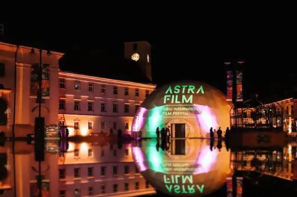 Cinema Dome at Astra Film Festival: An Immersive Spectacle with Rare Footage and Legendary Hits from Queen and Pink Floyd in Sibiu’s Piața Mare