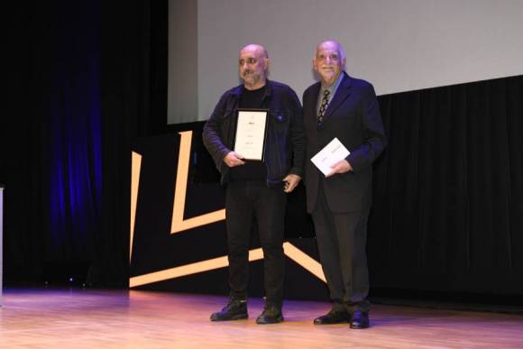 Gaspar Noe and Erdoğan Mitrani receiving the award